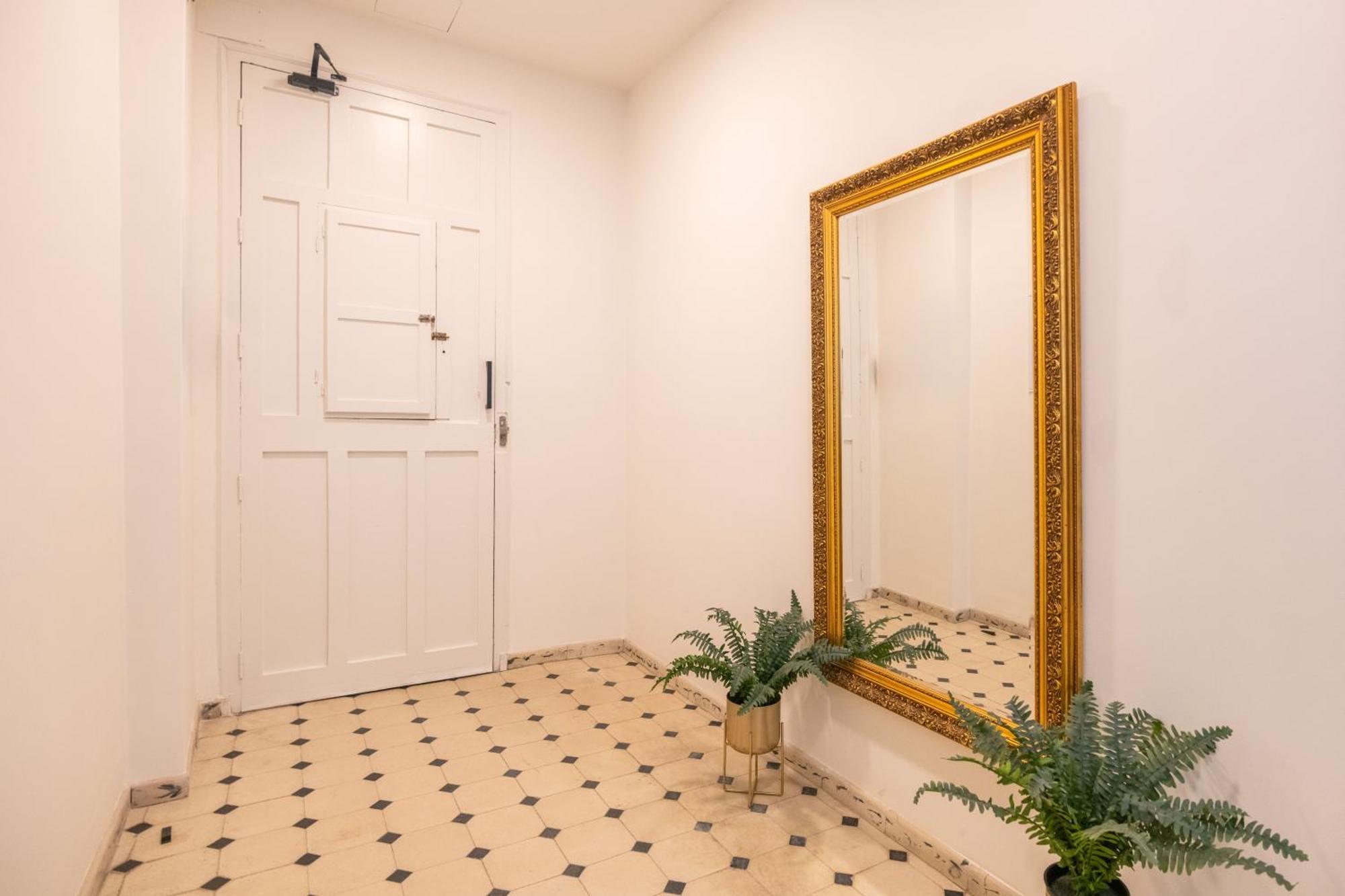 Reding & Center Apartment *