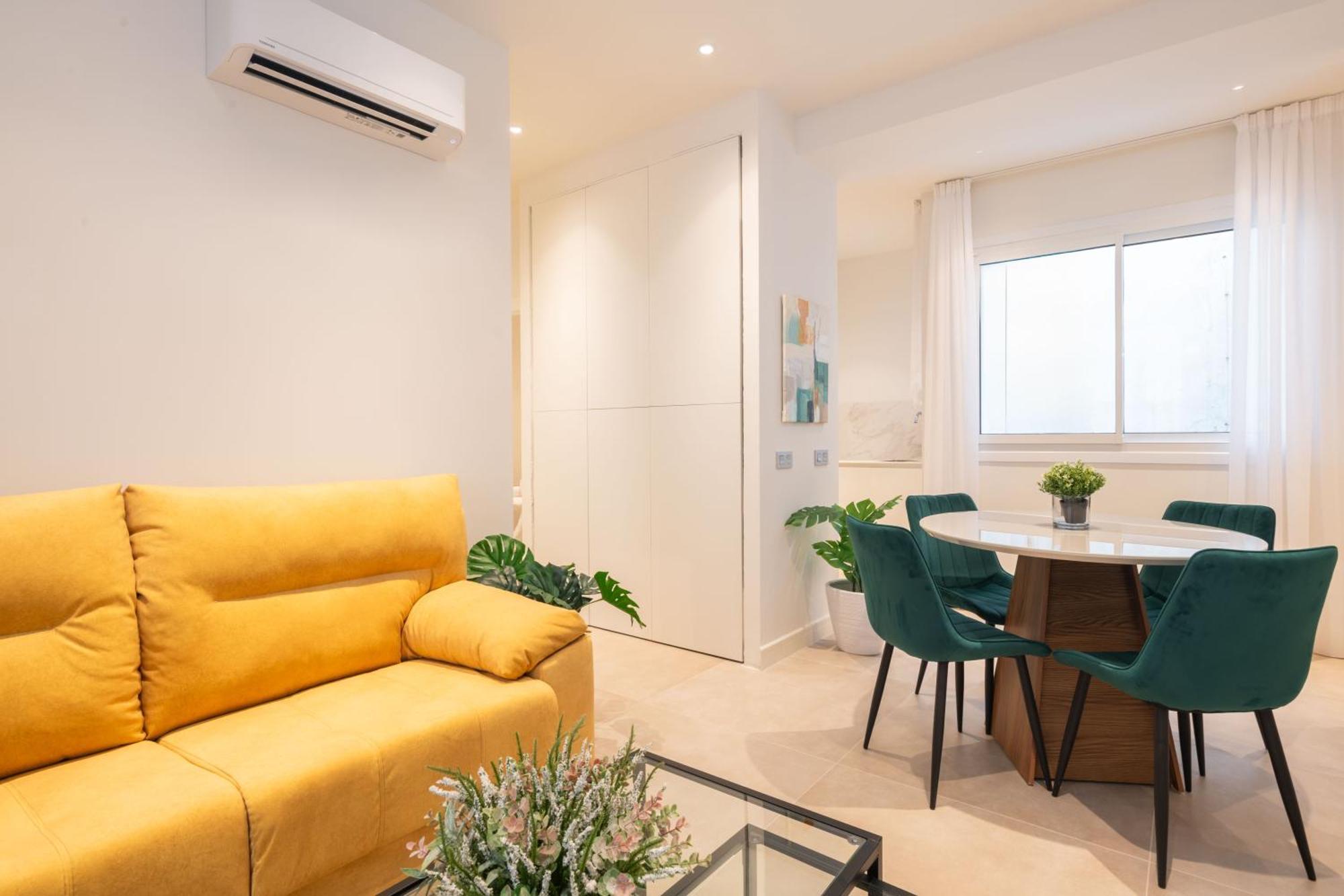 Reding & Center Apartment *